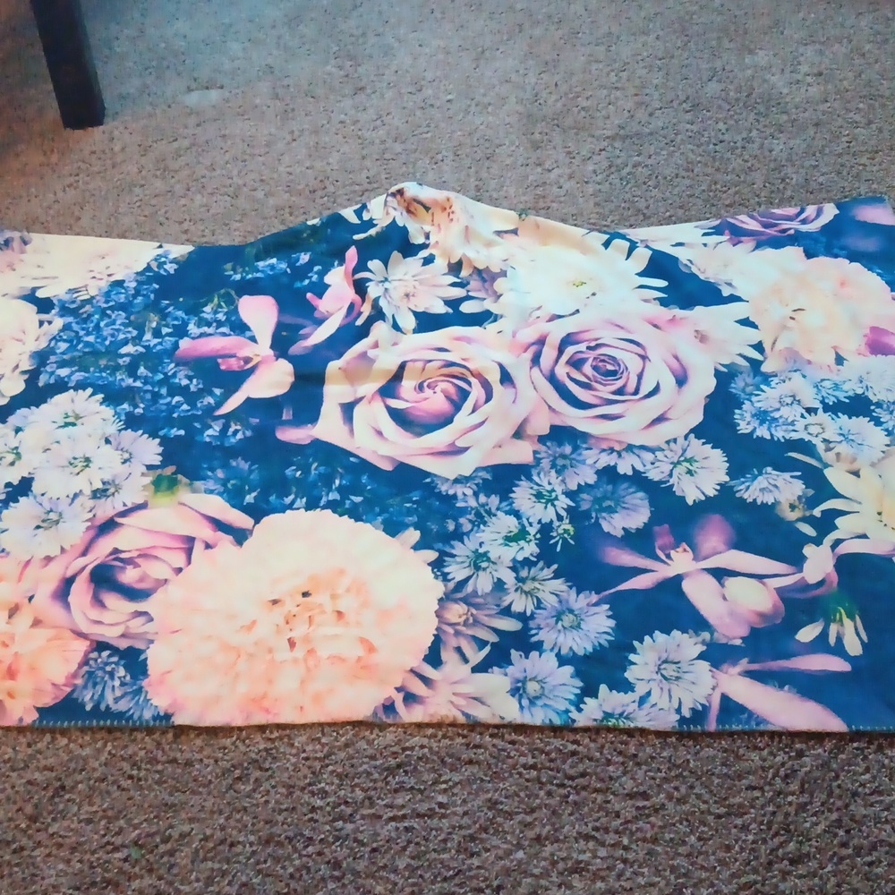 Electrothreads Hooded Blanket Floral